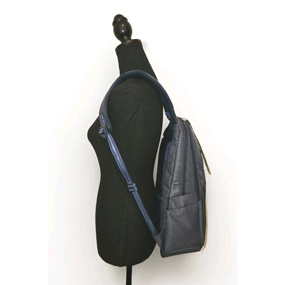 NWT! RIVACASE Suzuka 7760 Backpack With 15.6" Laptop Sleeve Blue - Picture 2 of 9